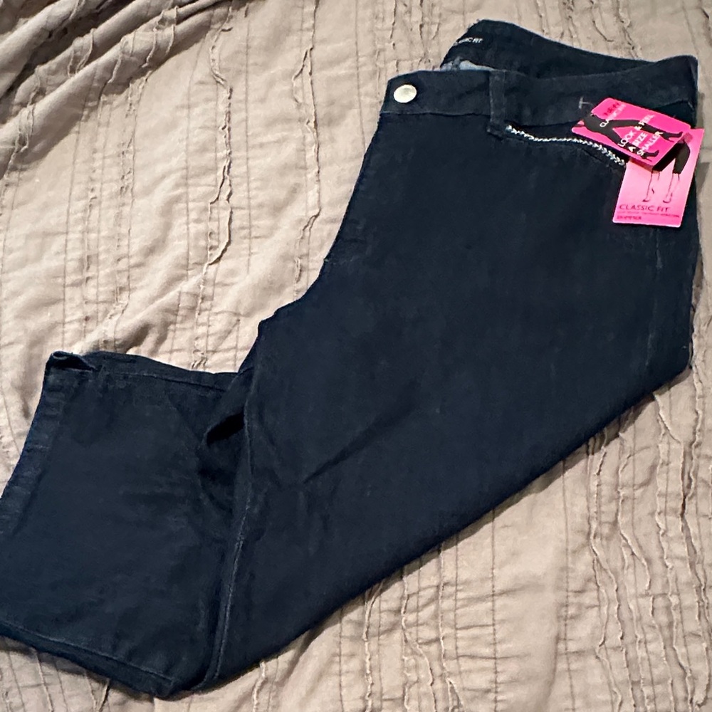 Lee Women's Dark Blue Jean CAPRIS. 16M. NWT